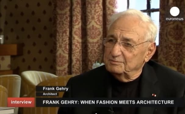 Žmogiškesnės architektūros paieškose (interviu su Frank Gehry)