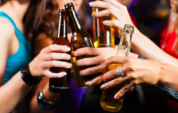 Alkoholis neturėtų būti pardavinėjamas prie mokyklų