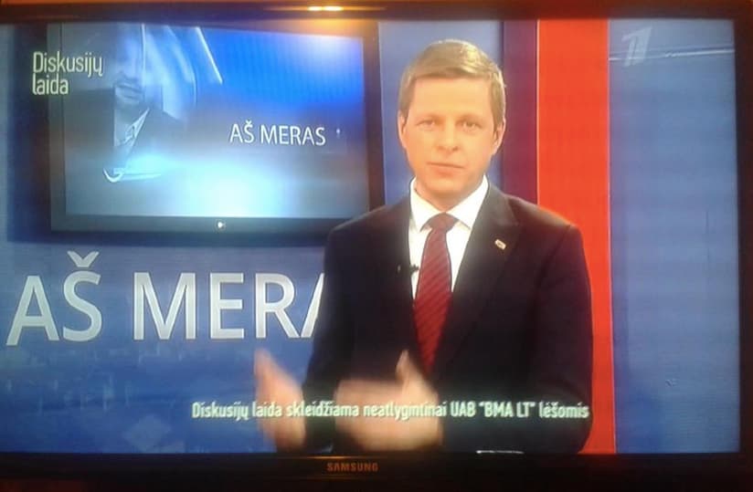 R. Šimašius nuplovė purviną Kremliaus televizijos mundūrą. Nuotr. R. Juknevičienės