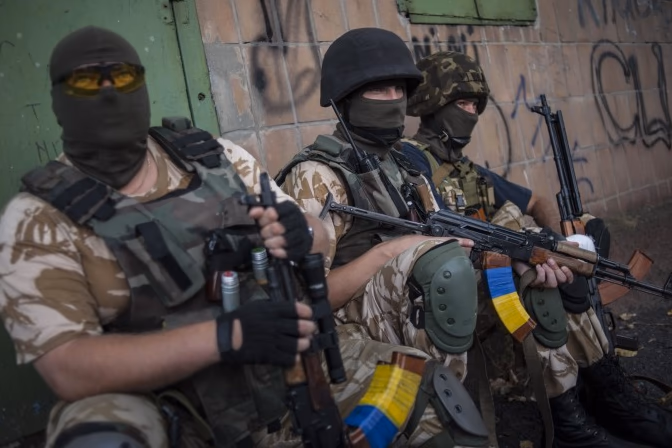 Pabėgėliai kaltina Ukrainos savanorių batalionų kovotojus žvėrišku elgesiu