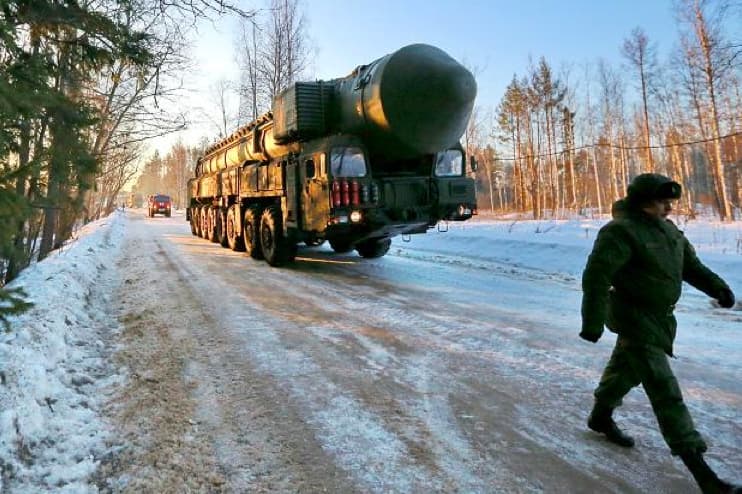 „The Times“: Putinas grasina branduoline dvikova dėl Baltijos valstybių