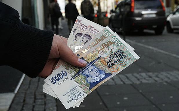 Islandijos vyriausybė siūlo iš komercinių bankų atimti galią „daryti“ pinigus