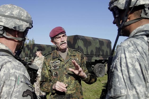 H. L. Domriozė pabrėžė, kad nei jis asmeniškai, nei NATO nevertina Rusijos kaip savo priešo.