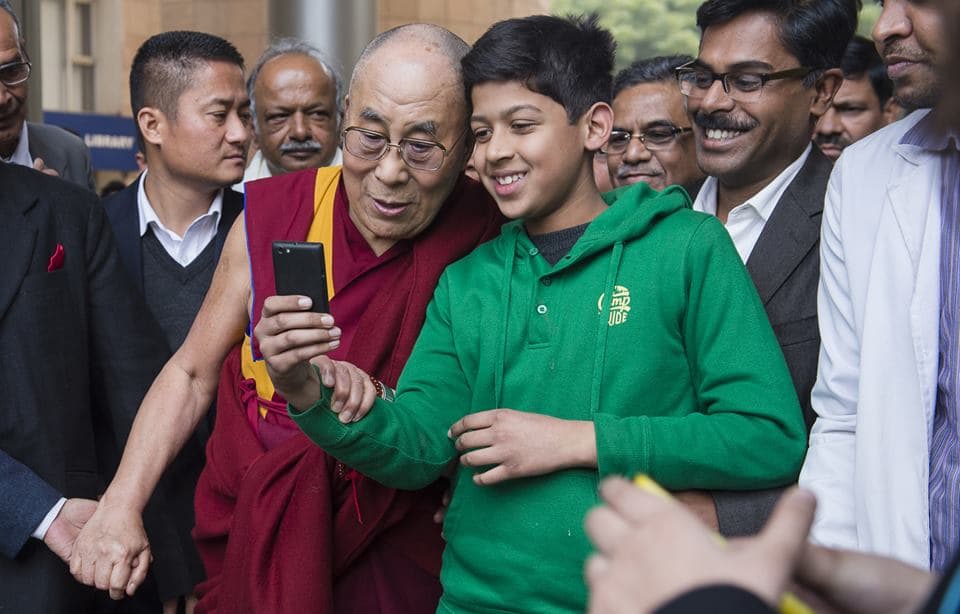 Dalai Lama: „Kažkas negerai su žmonijos mąstymo būdu. Mums visiškai trūksta rūpestingumo kitų gyvybėms, gerove“.