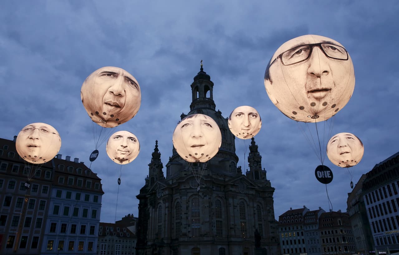 Prieš prasidedant susitikimui Dresdene šalia Dievo Motinos bažnyčios (Dresdner Frauenkirche) vyko akcija, kurios dalyviai reikalavo iš turtingųjų šalių daugiau paramos skirti neturtingoms valstybėms.