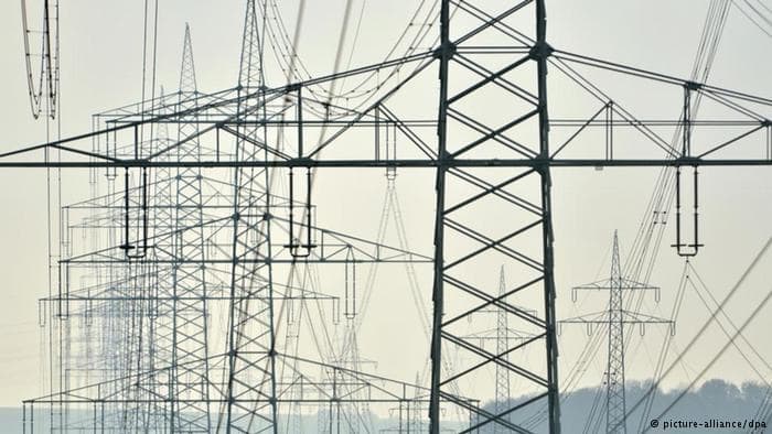 Ukraina „nutraukė“ elektros energijos tiekimą į Krymą