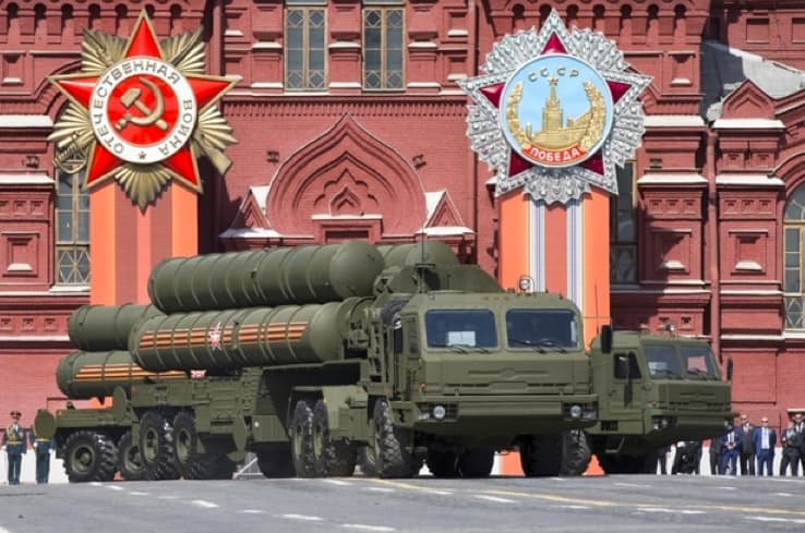 Kremlius toliau stiprina savo armiją