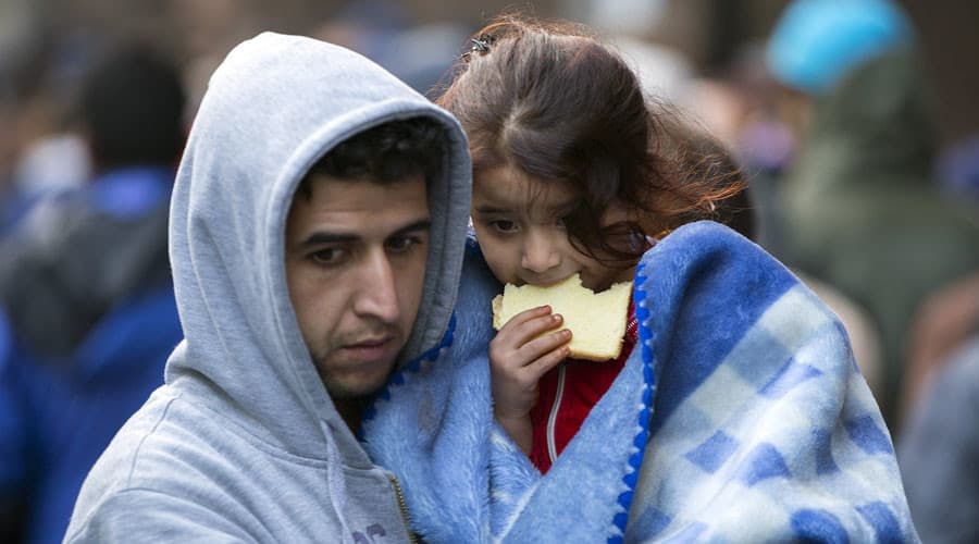 Migrantų krizei augant, britai priims daugiau pabėgėlių, bet tik tiesiai iš Sirijos pasienio