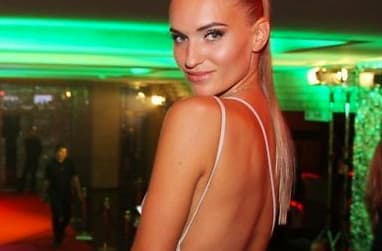 Gintarė Gurevičiūtė be liemenėlės ir kojinių vakaro metu spindėjo deivės grožiu