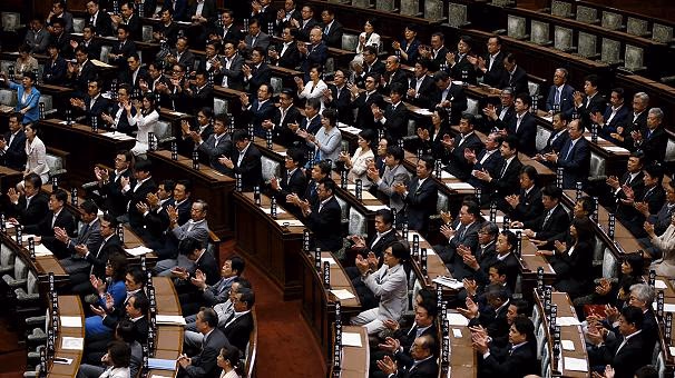 Japonijos parlamentas leido šalies armijai kovoti kartu su „draugiškomis valstybėmis“