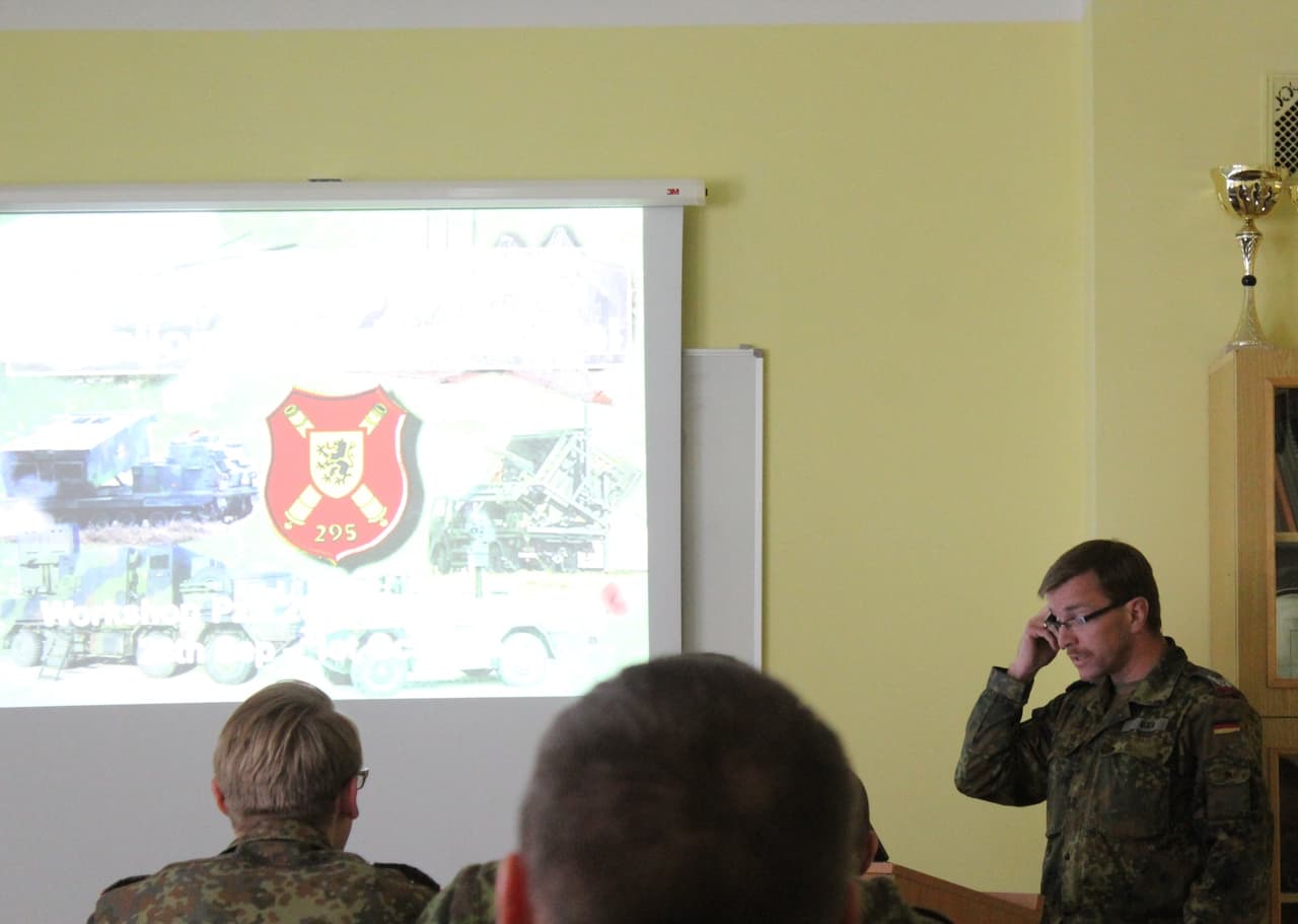 Vokietijos ir Lietuvos kariuomenės artilerijos specialistai tariasi, kaip į Lietuvos kariuomenę integruoti naująsias haubicas