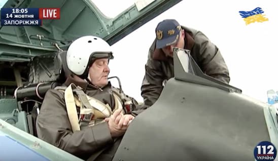 Ukrainos prezidentas Zaporožėje paskraidė naikintuvu SU-27