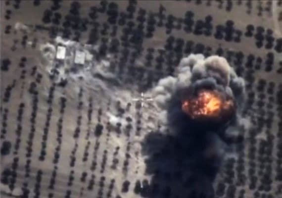 Kaip ISIS bombarduoja JAV ir Rusija