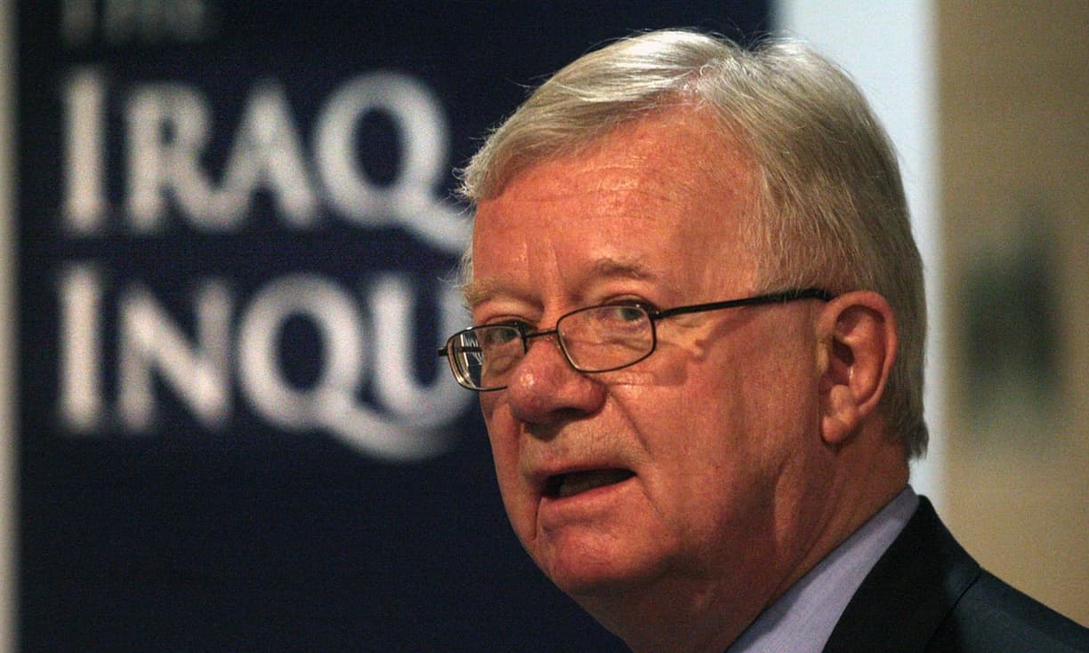 Seras Džonas Čilkotas (Sir John Chilcot).