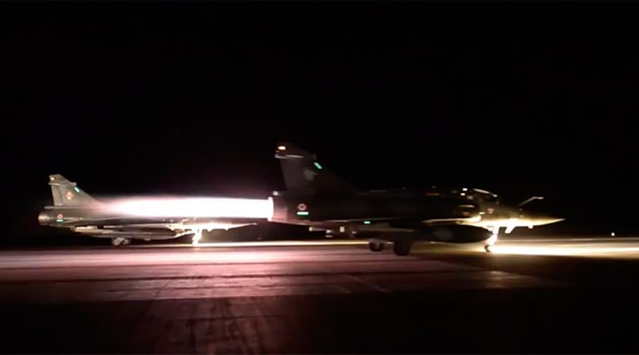 Prancūzija pradėjo bombarduoti Siriją