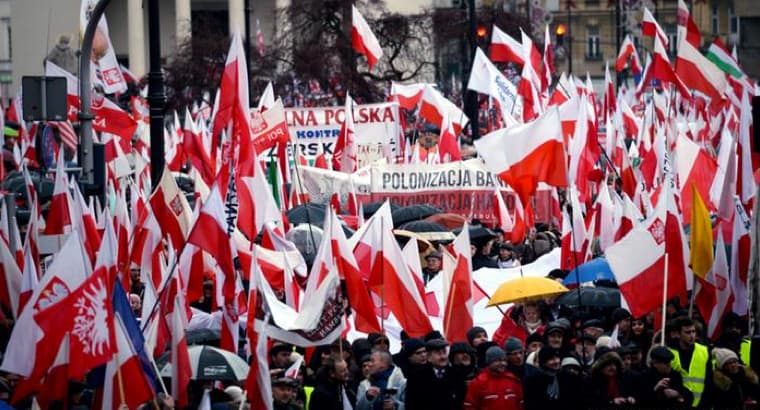 Lenkai protestuoja prieš konstitucinį tribunolą
