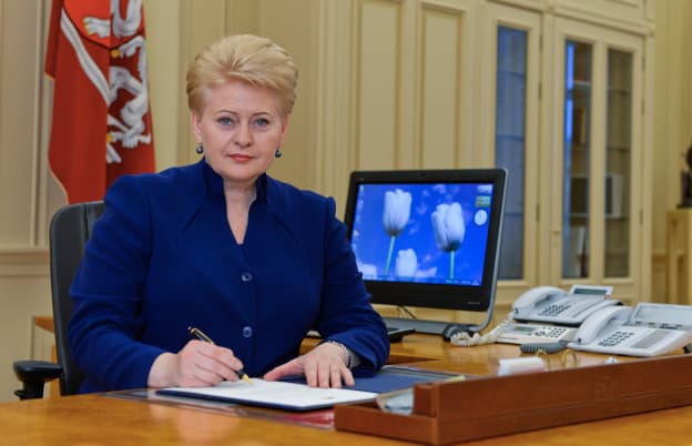 Seimo narys P. Urbšys prašo teismo apginti Prezidentės garbę