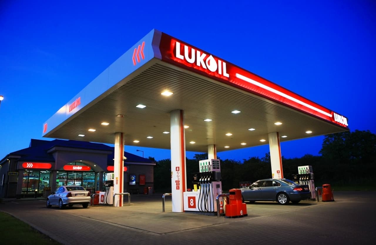 Dėl antirusiškų nuotaikų „Lukoil“ parduos aktyvus Baltijos šalyse