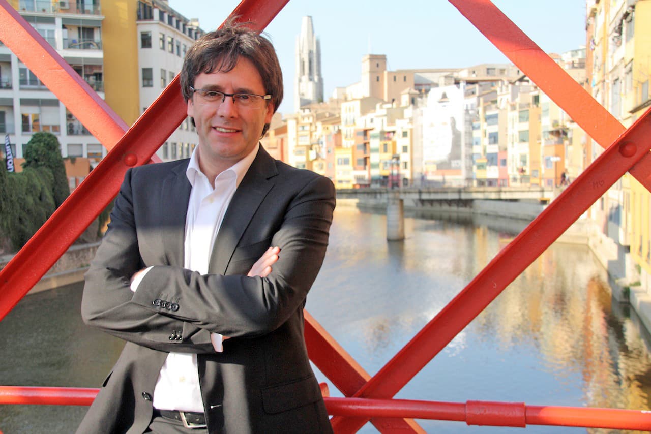 Naujasis Katalonijos prezidentas, kaip sutarė politinės partijos, bus Žironos meras 53 metų Karlesas Pudždemonas (Carles Puigdemont).