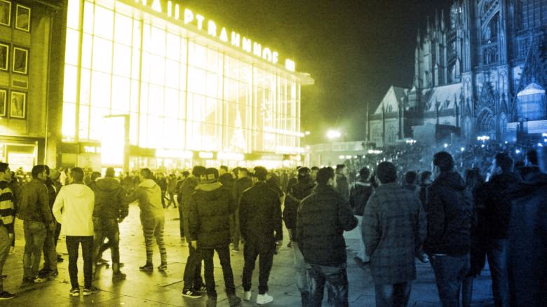 Pabėgėliai į Europą atvežė „taharrush gamea“ – masinį seksualinį priekabiavimą