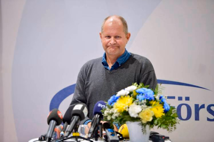 Dėl problemų, kurias kelia pabėgėliai, nerimauja iš Švedijos Nacionalinis policijos komisaras (Rikspolischef) Danas Eliasonas (Dan Eliasson).