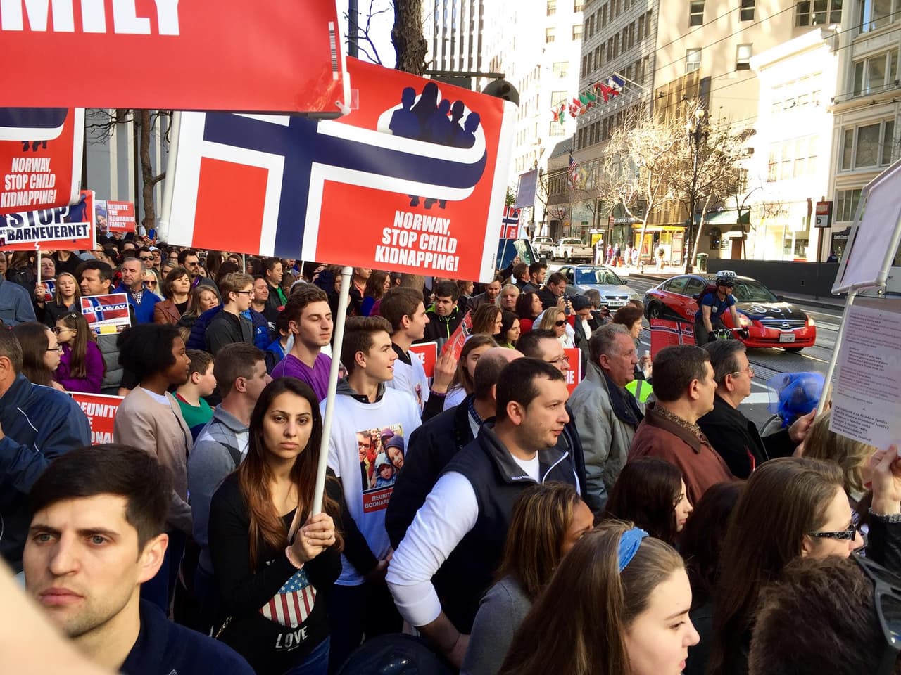 Protestas prieš Norvegijos vaikų, jaunimo ir šeimos reikalų direktoratą.