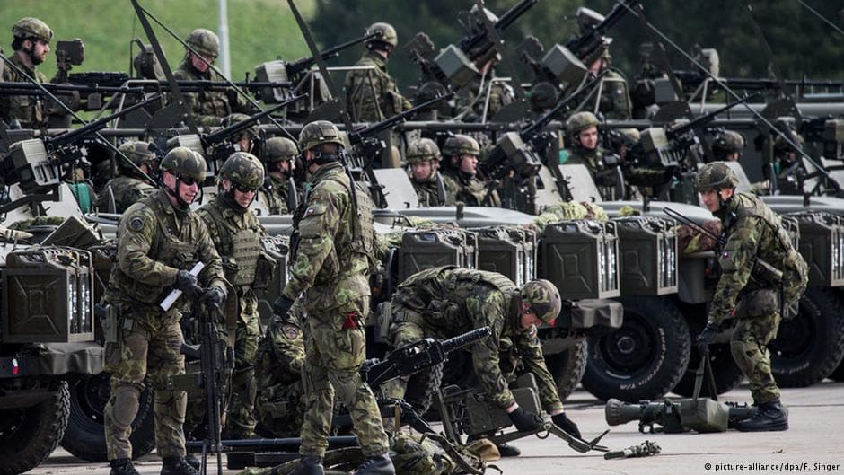 Čekija pasiųs karius prie rytinių NATO sienų