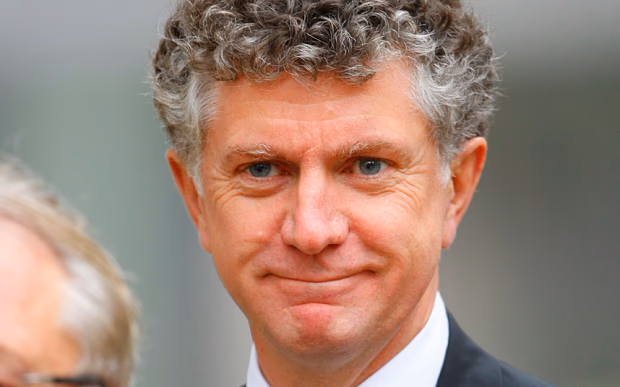 Specialusis Jungtinės Karalystės patarėjas Libijoje Džonatanas Pauelas (Jonathan Powell).