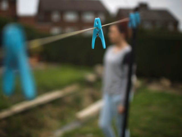 13-metę išžaginusi 12 migrantų gauja nuteista griežtomis bausmėmis