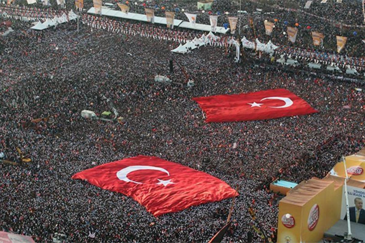 Šiuo metu Turkijoje gyvena 79 mln. žmonių.