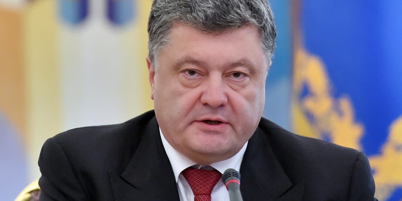 P. Porošenka straipsnį „The New York Times“ apie korupciją Ukrainoje pavadino hibridinio karo dalimi