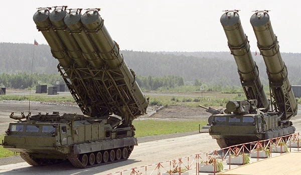 Rusija nusiuntė į Iraną pirmuosius S-300 raketinius kompleksus
