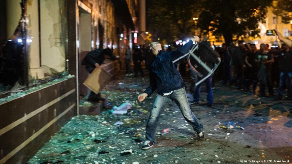 Protestuotojai Makedonijoje nuniokojo prezidento kanceliariją