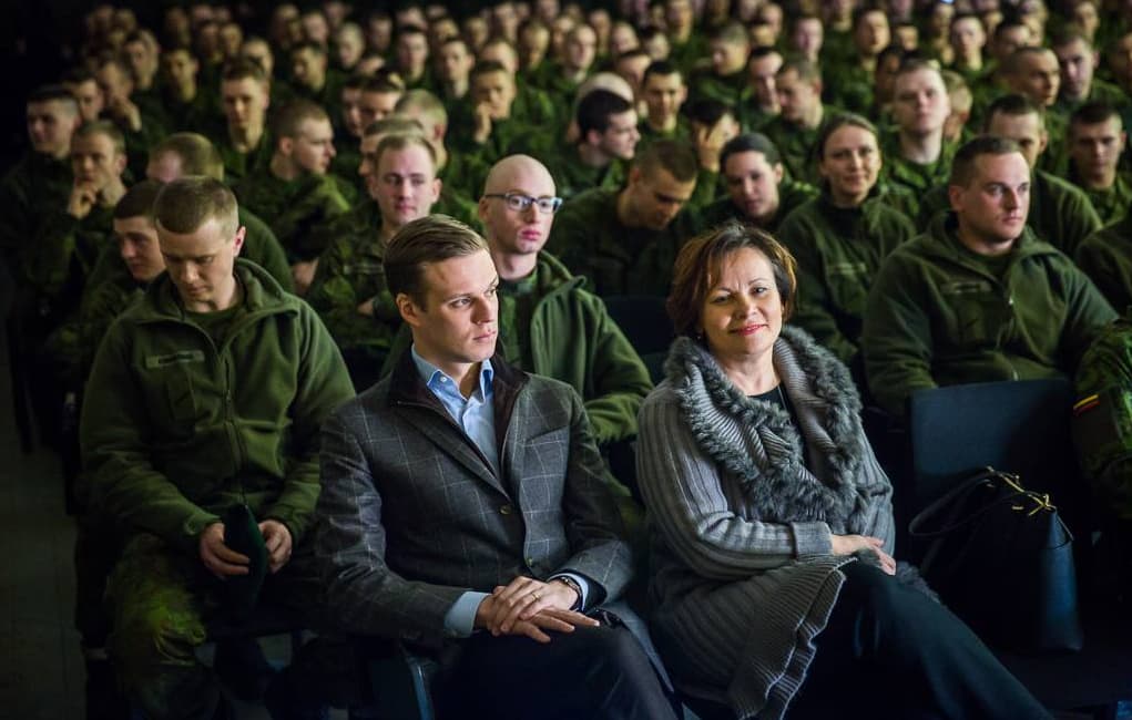 G. Landsbergis (pirmoje eilėje iš kairės). Nuotr. facebook.com