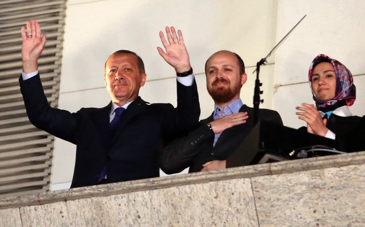 Redžepo Tajipo Erdoanas su sūnumi Bilaliu ir dukterimi Esra.