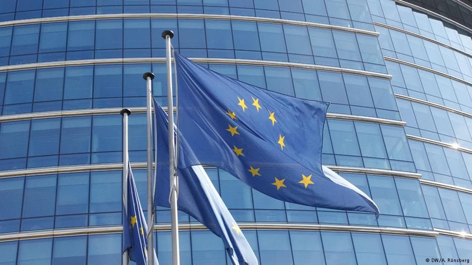 Beveik pusė europiečių norėtų patys spęsti, ar reikia išstoti iš ES