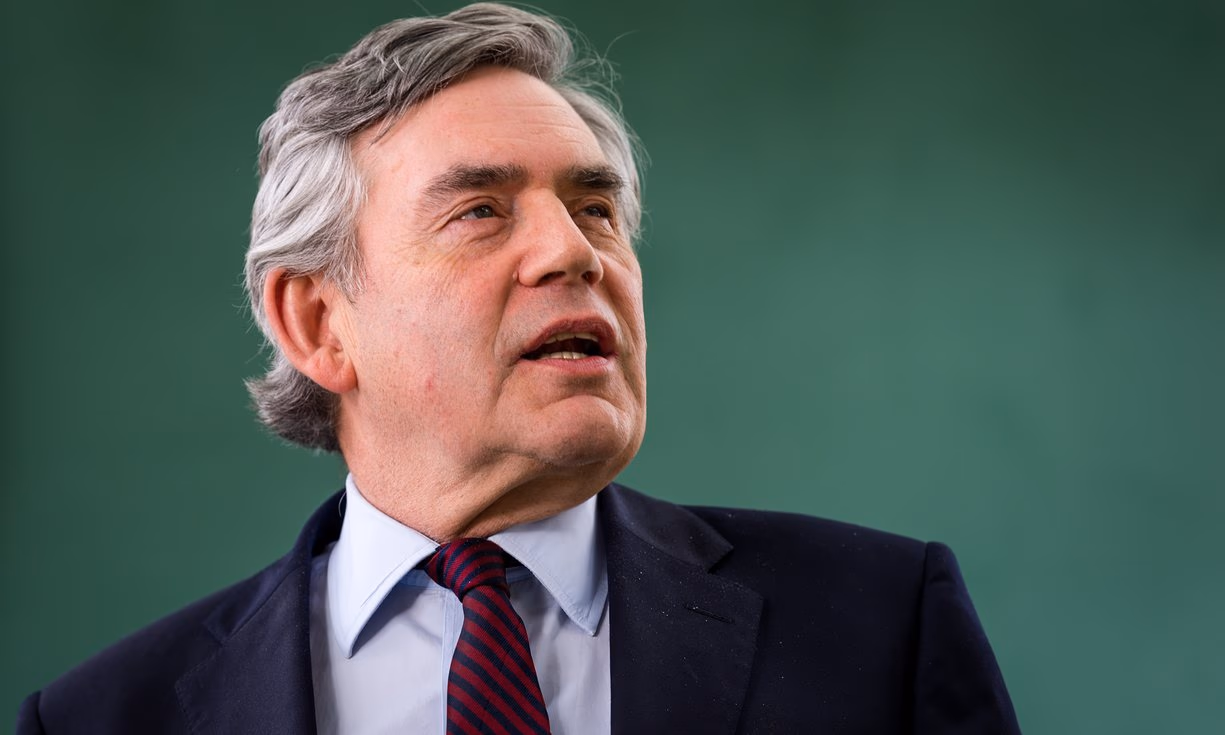 Buvęs Jungtinės Karalystės premjeras Gordonas Braunas (Gordon Brown) ES šalims siūlo susivienyti kovojant su LAB, kurių egzistavimas, pasak jo, per metus ekonomikas smukdo 7 trln. dolerių.