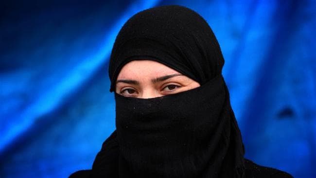 „Daesh“ feisbuke moteris pardavinėja į vergiją
