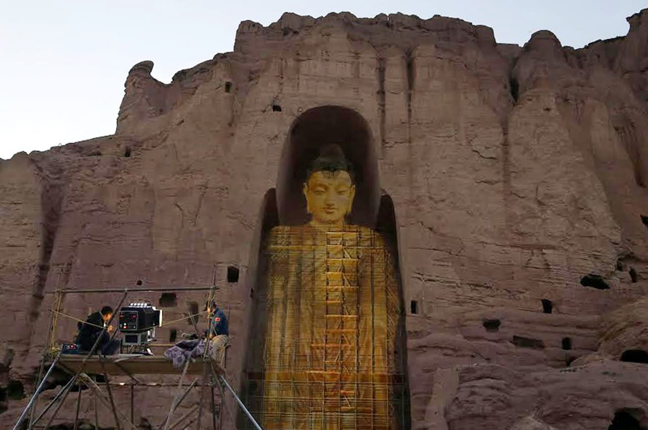 Talibano sunaikinti Afganistano Budos atgimė hologramų pavidalu