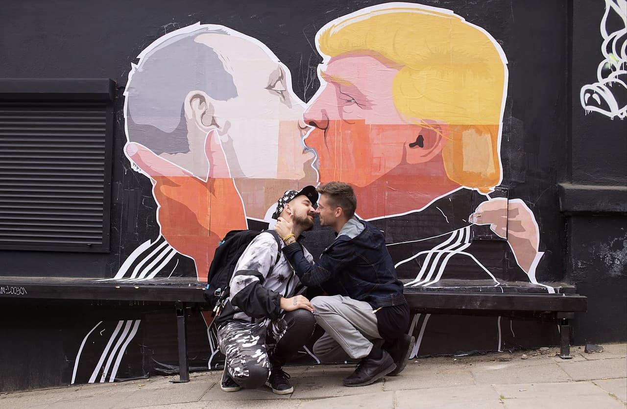 Į kaltinimus dėl „absoliučios ištikimybės“ Rusijai respublikonų remiamas Donaldas TRAMPAS drąsiai atrėžė, kad apskritai nepalaiko jokio ryšio su Rusijos prezidentu Vladimiru Putinu, niekada nėra su juo susitikęs arba kalbėjęsis telefonu, bet „jeigu mūsų šalis sutartų su Rusija, tai būtų puiku“...