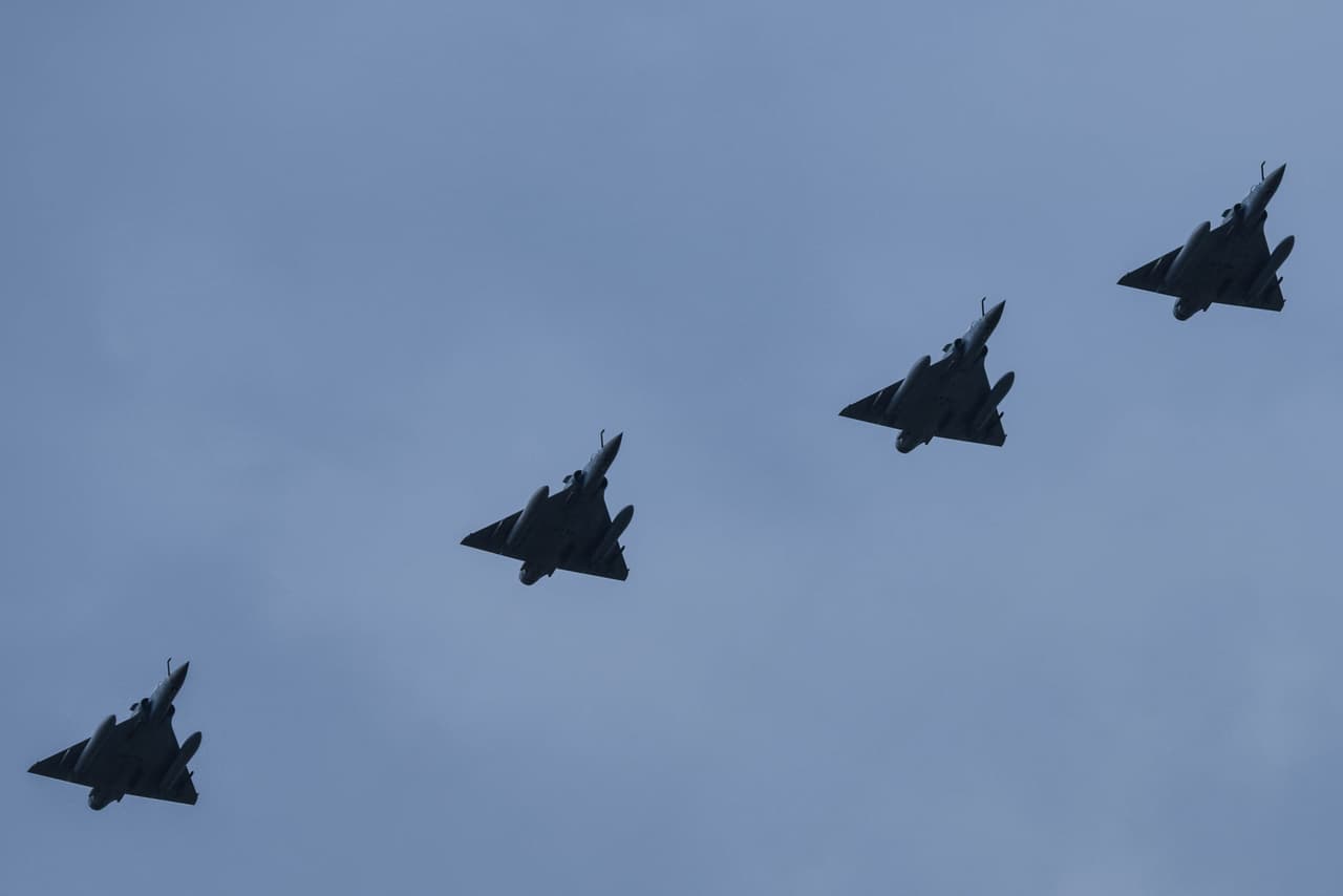 Nuotraukose (autorius Arnas Glazauskas): rugpjūčio 28 d. KOP AB Šiauliuose nusileido 4 Prancūzijos karinių oro pajėgų naikintuvai „Mirage 2000“.