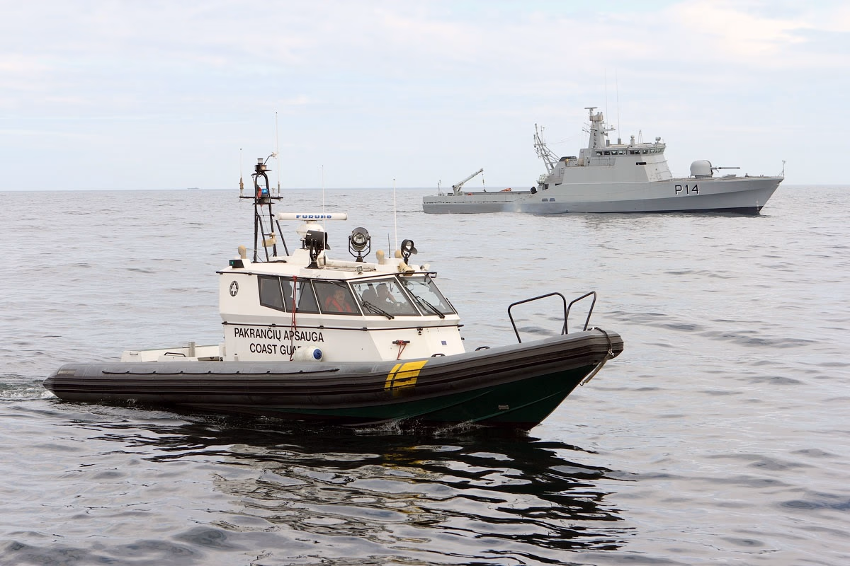 Asociatyvinė nuotrauka iš bendrų KJP ir VSAT pratybų, 2014 m. KAM nuotr.