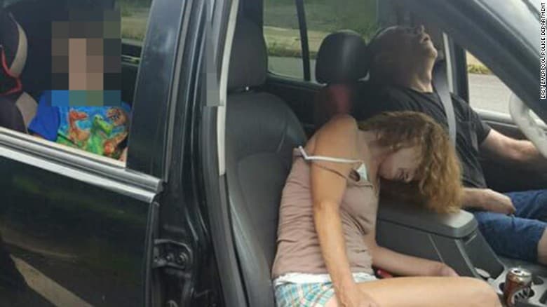 JAV policijos pareigūnai parodė heroiną vartojančiųjų gyvenimo siaubą