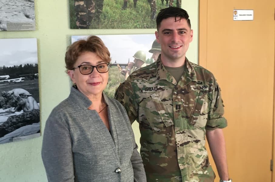 Nikolasas Bendžaminas Israelis ir jo pusseserė, Lietuvos žydų (litvakų) bendruomenės pirmininkė Faina Kukliansky.