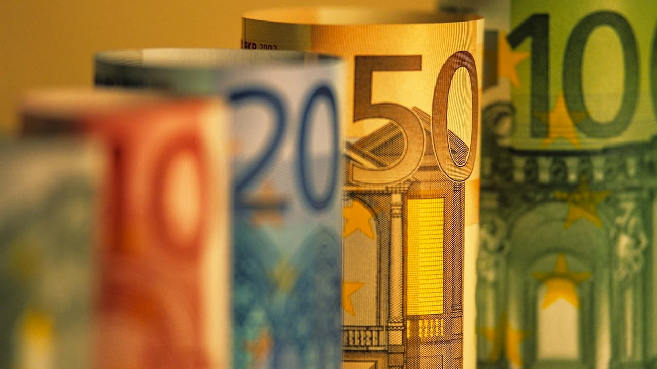 Valstybė dosniai atsilygina savo viešintojams už tylėjimą