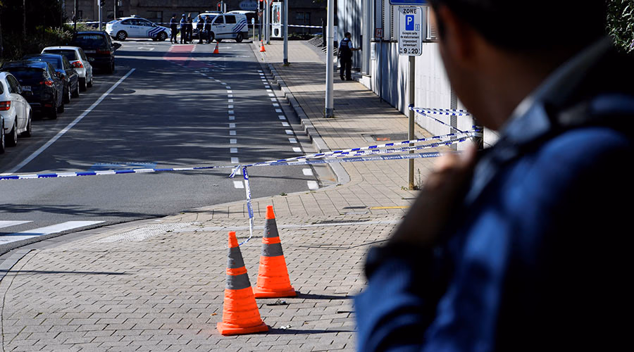 Briuselyje teroristas peiliu subadė du policininkus
