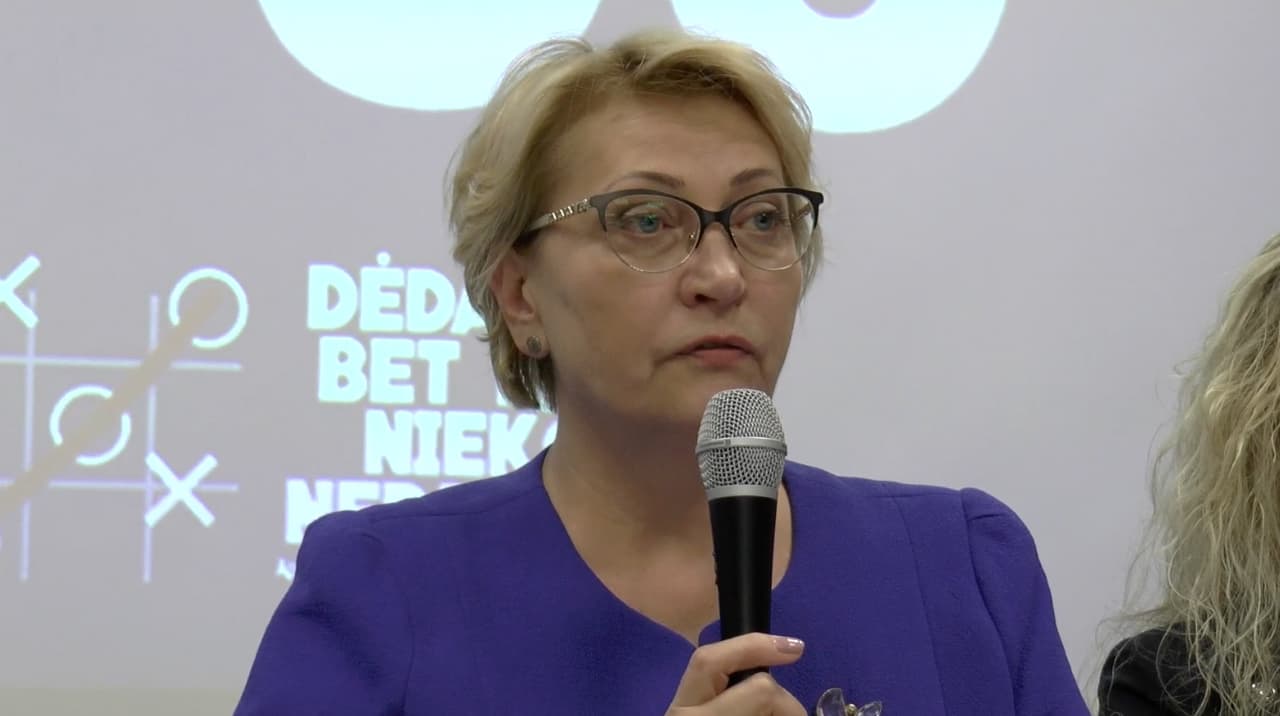 Finansų ministrė nemelavo: ji nieko nežino apie savo vadovaujamos institucijos pasirašomas viešųjų pirkimų sutartis