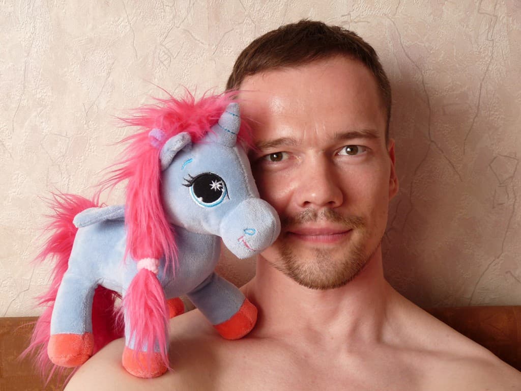 LGBT veikėjas Ildaras Dadinas privertė sunerimti visą EP.