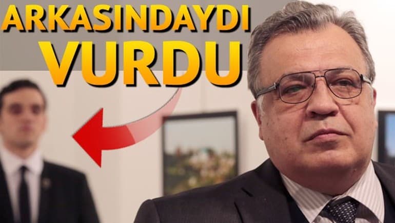 Akimirką prieš teroro aktą: Rusijos ambasadorius ir jo žudikas. Turkiškas užrašas: NUŠAUTAS IŠ NUGAROS.