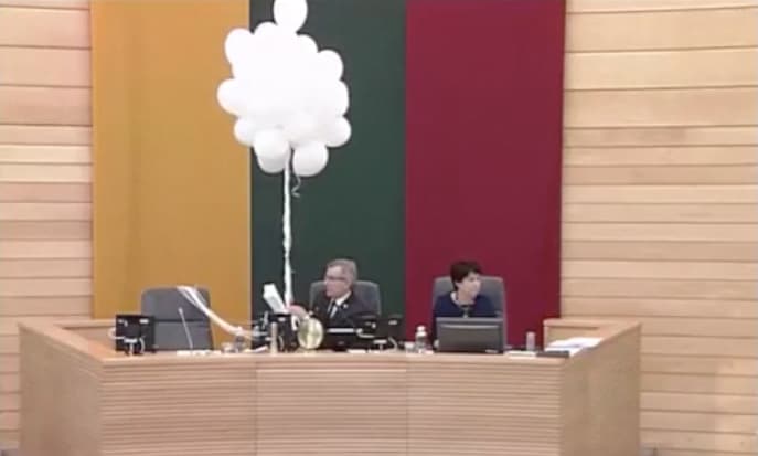 Seimas tylos minute pagerbė žuvusius vaikus